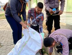 Bersihkan Sampah di Area Pasar, Wakapolres Nagekeo: Ini Merupakan Tanggung Jawab Kita Bersama