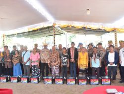Polda NTT Menebarkan Kasih dalam Kegiatan Bakti Sosial, Kesehatan, dan Rohani di Kecamatan Sulamu