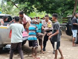 Kapolsek Aesesa Bersama Anggota Mengevakuasi Korban Bencana Alam Puting Beliung di Waekokak