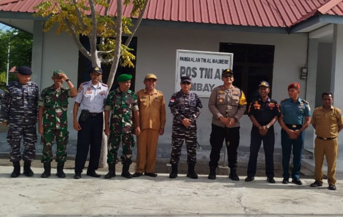 Kunjungan kerja Komandan Lanal Maumere ke Pos TNI AL Mbay (Foto: Doc. FloresFiles.com)