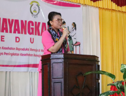 Ketua Bhayangkari Daerah NTT Sosialisasi Kesehatan Reproduksi Remaja di SMUK St Clemens Boawae