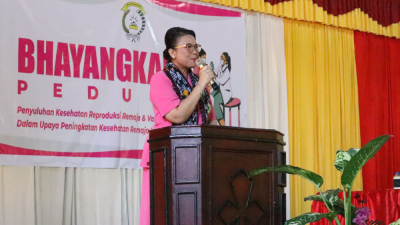 Ketua Bhayangkari Daerah NTT Sosialisasi Kesehatan Reproduksi Remaja di SMUK St Clemens Boawae